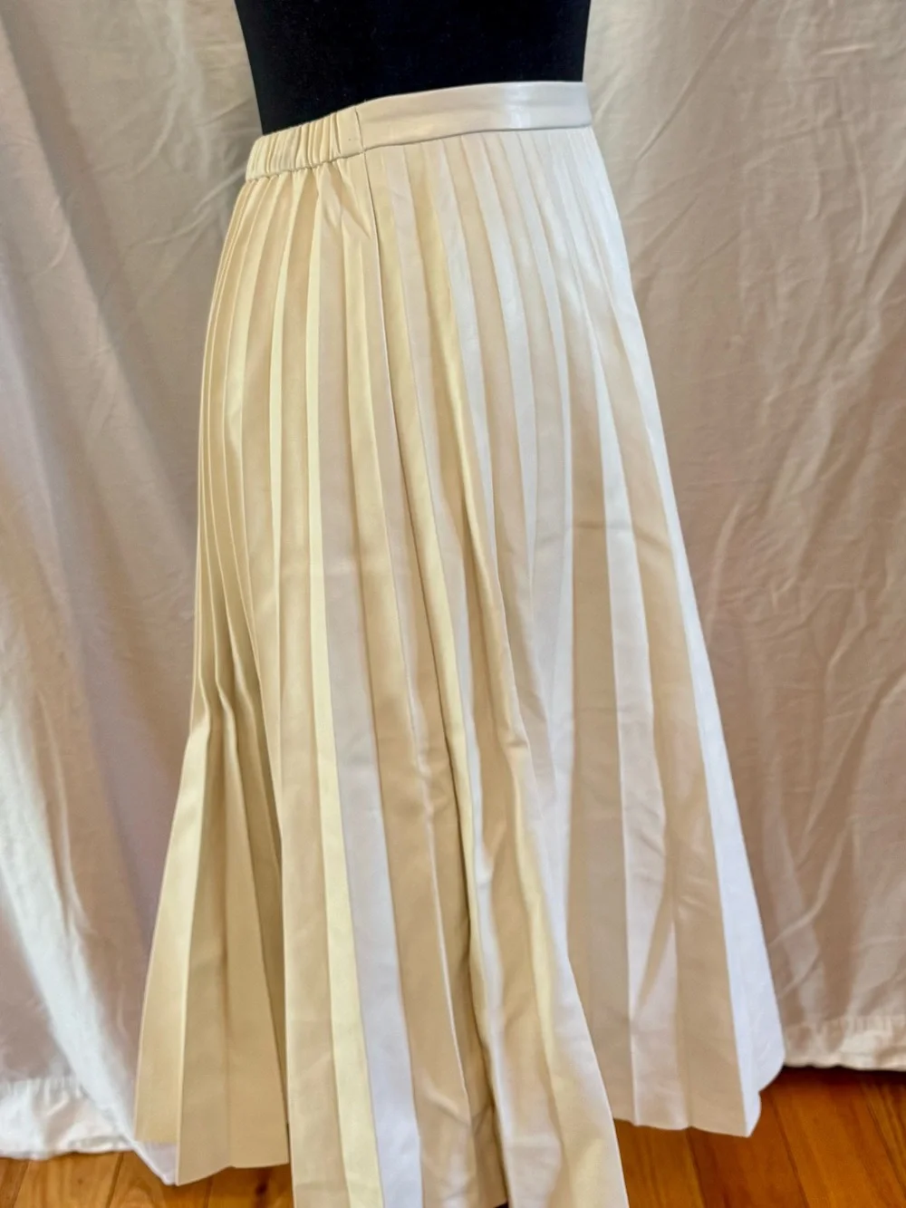 Zara Cream Pleated Pleather Midi Skirt with Structured Waistband - Picture 3 of 6
